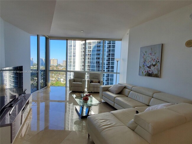 18101 COLLINS, Unit 1408 in Sunny Isles Beach, FL - Foto de edificio - Building Photo