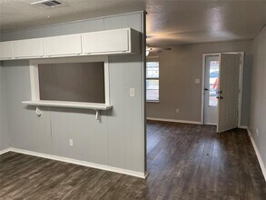 107 FM 834 in Daisetta, TX - Foto de edificio - Building Photo