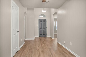 32102 Decker Oaks Dr in Pinehurst, TX - Building Photo - Building Photo