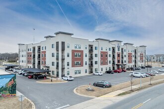 Promenade Commons in Rogers, AR - Foto de edificio - Building Photo