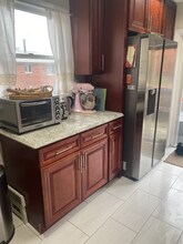 81-52-81242 242nd St in Queens, NY - Foto de edificio - Building Photo