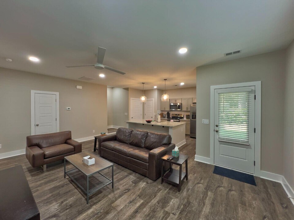 3925 Overbrook Dr in Columbia, SC - Building Photo