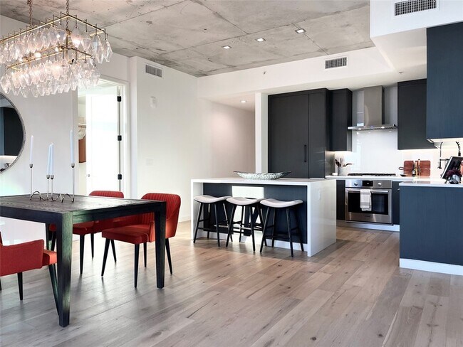 1801 N Pearl St, Unit 3012 in Dallas, TX - Building Photo - Building Photo