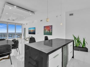 2020 N Bayshore Dr in Miami, FL - Building Photo - Building Photo