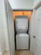 7070 NW 177th St in Hialeah, FL - Building Photo - Building Photo