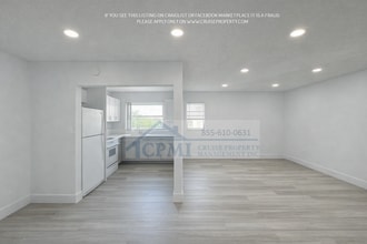 3300 S Dixie Hwy in Miami, FL - Foto de edificio - Interior Photo