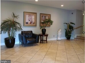 1009 Chillum Rd in Hyattsville, MD - Foto de edificio - Building Photo