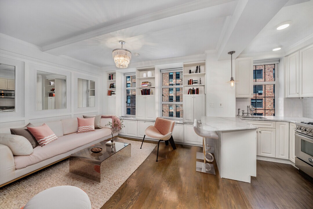 465 W 23rd St in New York, NY - Building Photo