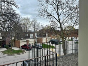 232 Sprucewood Ct in Toronto, ON - Building Photo - Building Photo