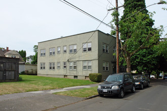 2100 NE Everett St in Portland, OR - Building Photo - Building Photo