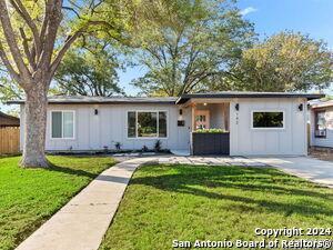 742 Edgebrook Ln in San Antonio, TX - Building Photo