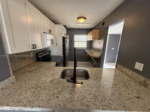 842 NE 209th St in Miami, FL - Building Photo - Building Photo