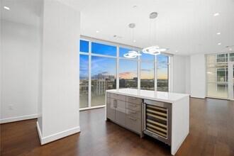 4521 San Felipe St in Houston, TX - Building Photo - Building Photo