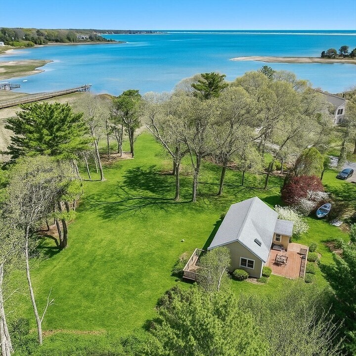 54 Marshall St in Duxbury, MA - Building Photo