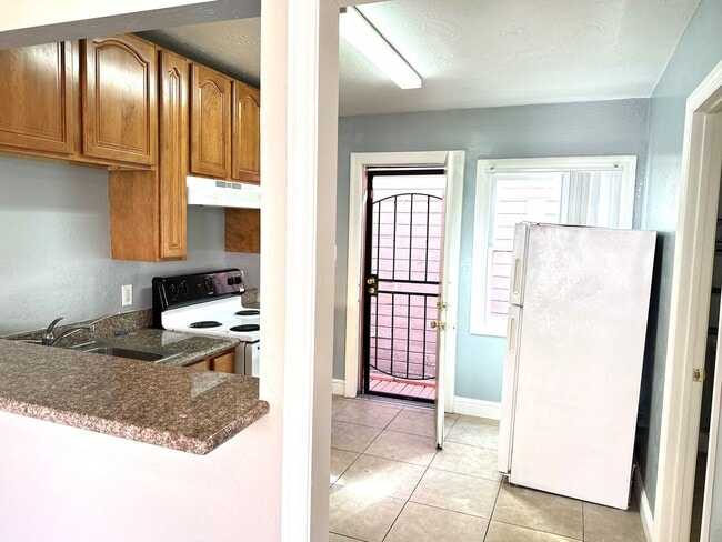 6120 Foothill Blvd in Oakland, CA - Building Photo - Building Photo