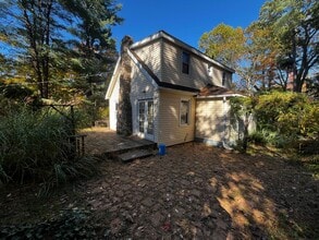 70 Snipsic Lake Rd in Ellington, CT - Building Photo - Building Photo