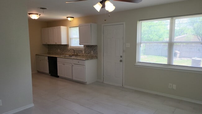 368 S Nachita Dr in Dallas, TX - Building Photo - Building Photo