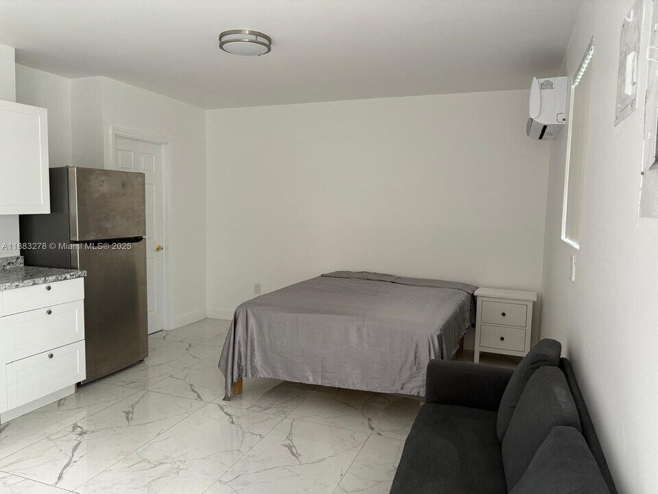 2347 NW 107th Ave in Sunrise, FL - Building Photo