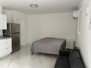 2347 NW 107th Ave in Sunrise, FL - Building Photo - Building Photo