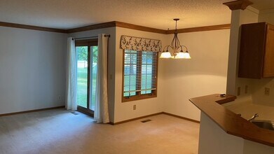 3590 Blue Jay Way in St. Paul, MN - Building Photo - Building Photo