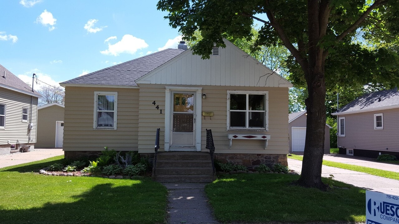 441 13th St S in Wisconsin Rapids, WI - Building Photo