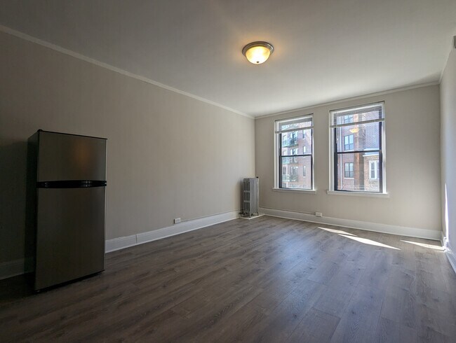 3335 W Diversey Ave in Chicago, IL - Building Photo - Building Photo