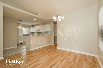 8418 Wren Rd in Ft. Myers, FL - Foto de edificio - Building Photo