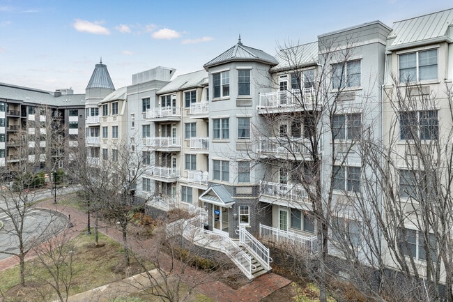 Port Liberte III in Jersey City, NJ - Building Photo - Building Photo
