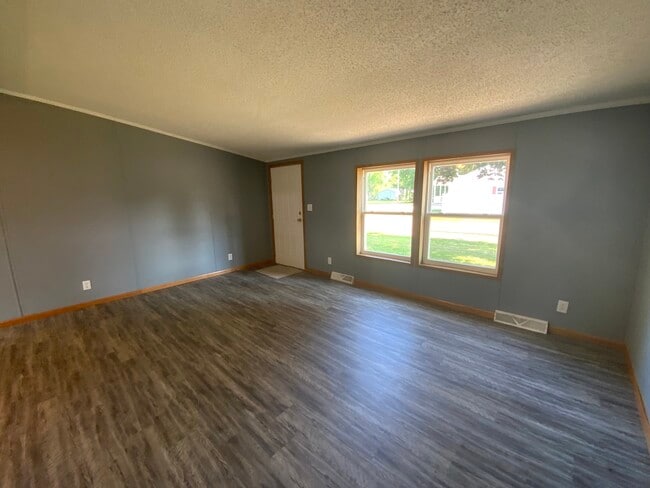 911 Central Ave in Tilton, IL - Building Photo - Building Photo