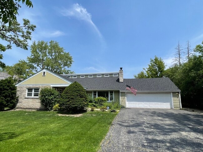 property at 836 W Everett Rd