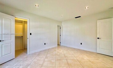 21020 NE 18th Ct in Miami, FL - Building Photo - Building Photo