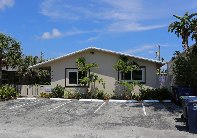 917 NE 23rd Dr in Wilton Manors, FL - Foto de edificio - Building Photo