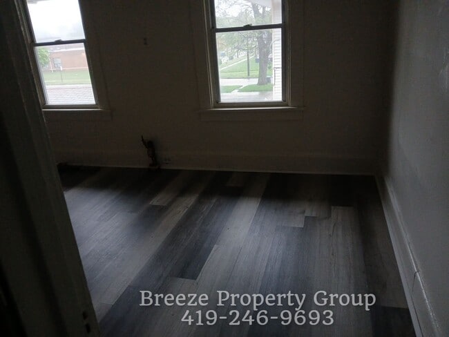 811 Collins St, Unit Lower in Toledo, OH - Building Photo - Building Photo