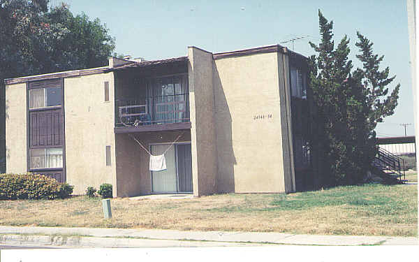 24554 Canada St in Loma Linda, CA - Foto de edificio