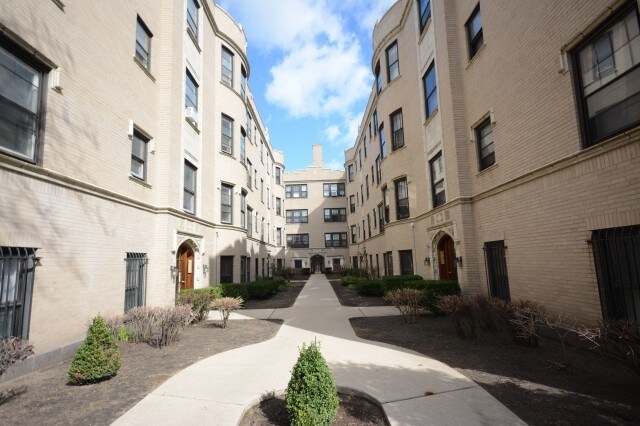 4519 N Paulina St-Unit -4527-1B in Chicago, IL - Building Photo