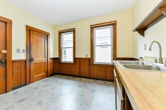 652 South St, Unit 2 in Boston, MA - Building Photo - Building Photo