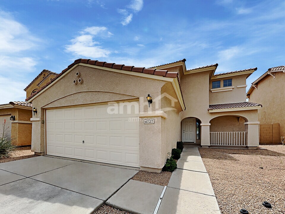 6727 W Desert Ln in Laveen, AZ - Foto de edificio