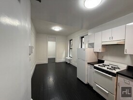 YORK AVENUE in New York, NY - Building Photo