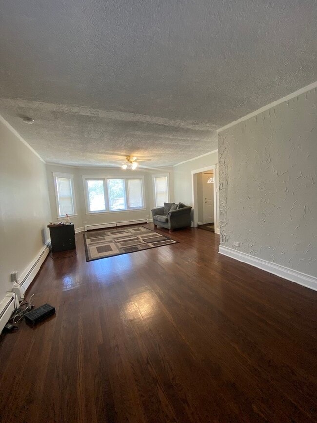 7659 W Sunset Dr in Elmwood Park, IL - Building Photo - Building Photo