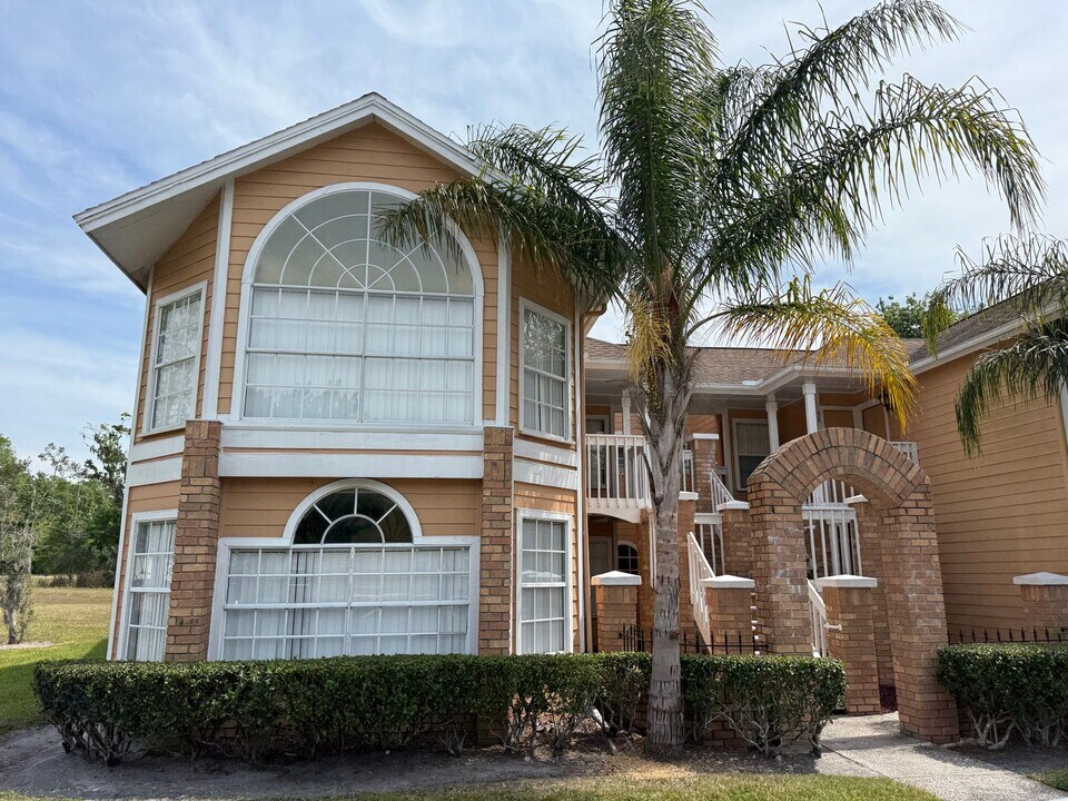 2444 Sweetwater Club Cir in Kissimmee, FL - Building Photo
