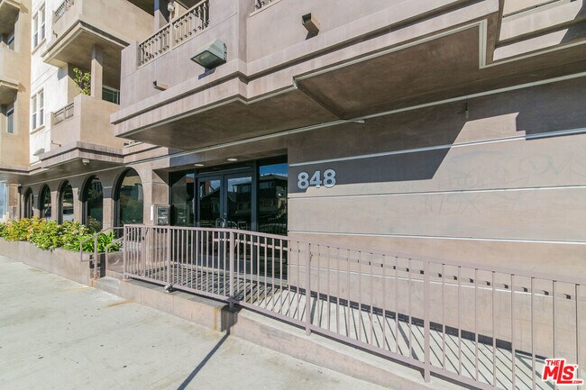 848 Irolo St in Los Angeles, CA - Building Photo - Building Photo