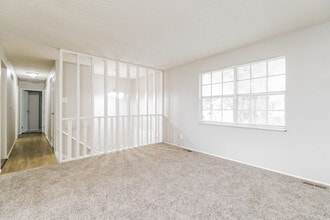 2032 Farflung Dr in Florissant, MO - Building Photo - Building Photo