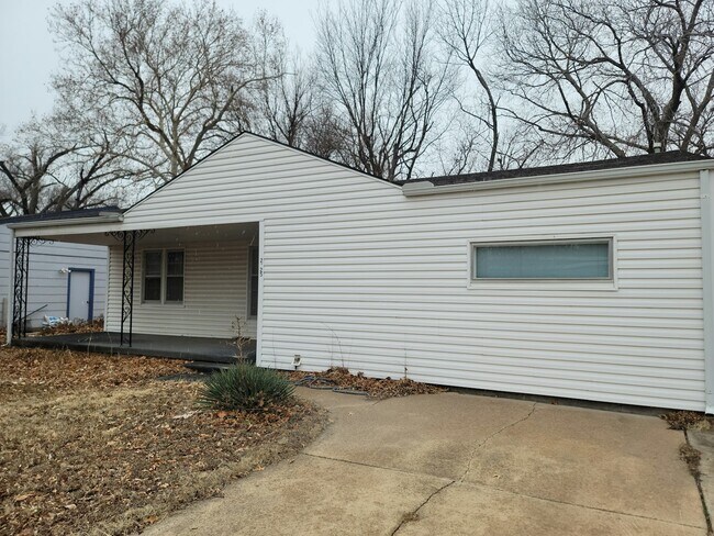 property at 2325 S Volutsia Ave