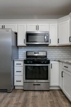 318 Bronson St, Unit 101 in Painted Post, NY - Foto de edificio - Building Photo