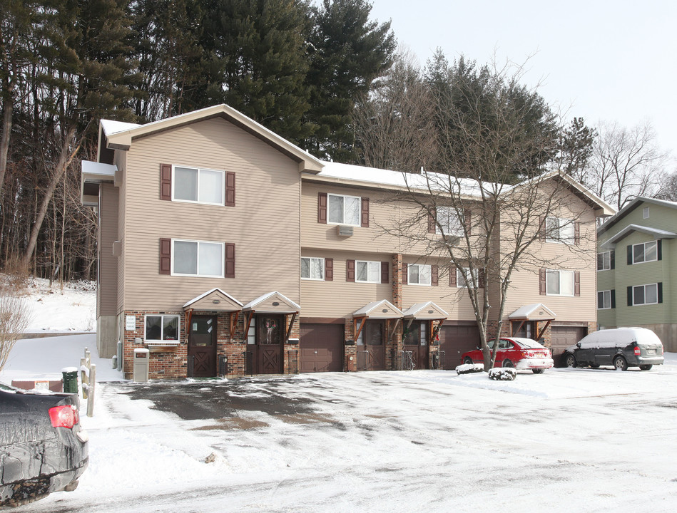 Parkedge Townhouses in Utica, NY - Building Photo