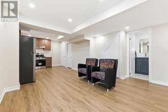 1612 Dellbrook Ave in Pickering, ON - Building Photo - Building Photo