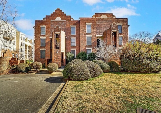 property at 328 W 6th St