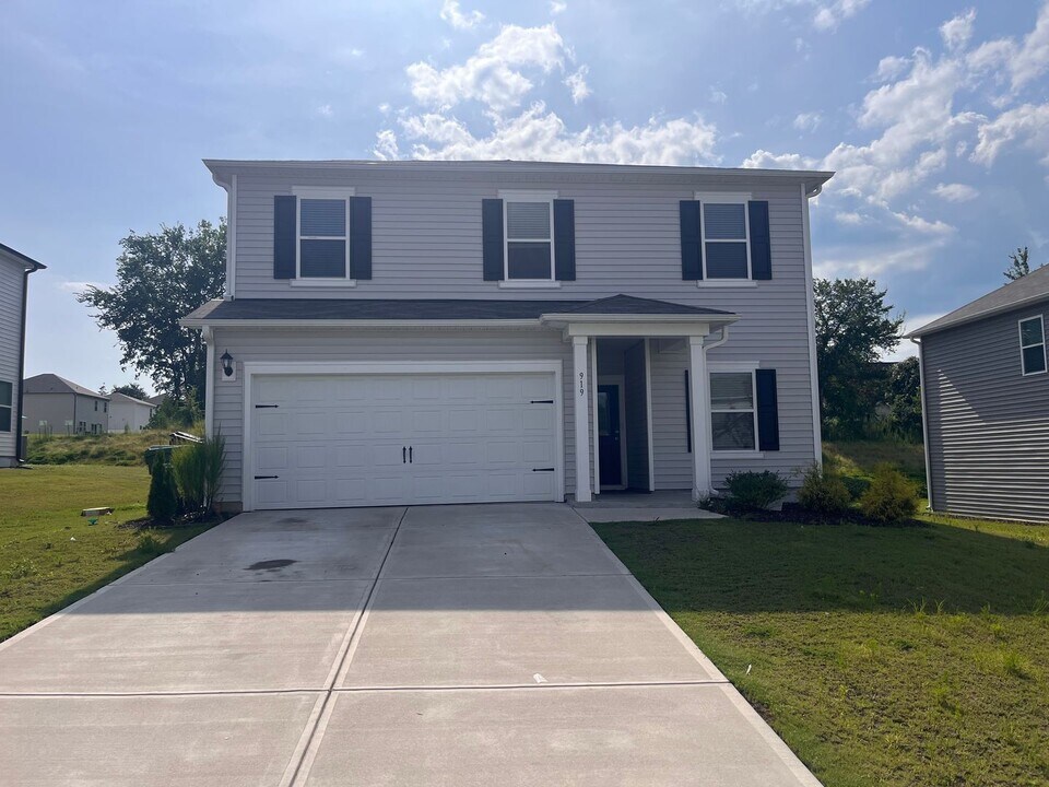 919 Crow Br Dr in Graham, NC - Building Photo
