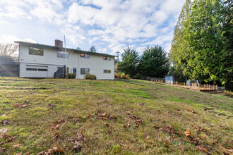 4801 E Maple Ln Cir NW in Gig Harbor, WA - Building Photo - Building Photo