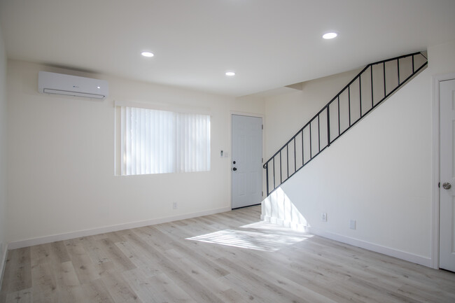 4368 Swift Ave in San Diego, CA - Building Photo - Interior Photo